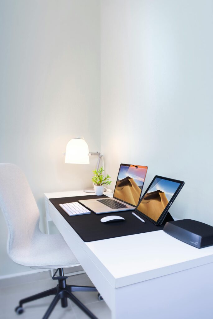 Services pexels elvis 1316342 2528118